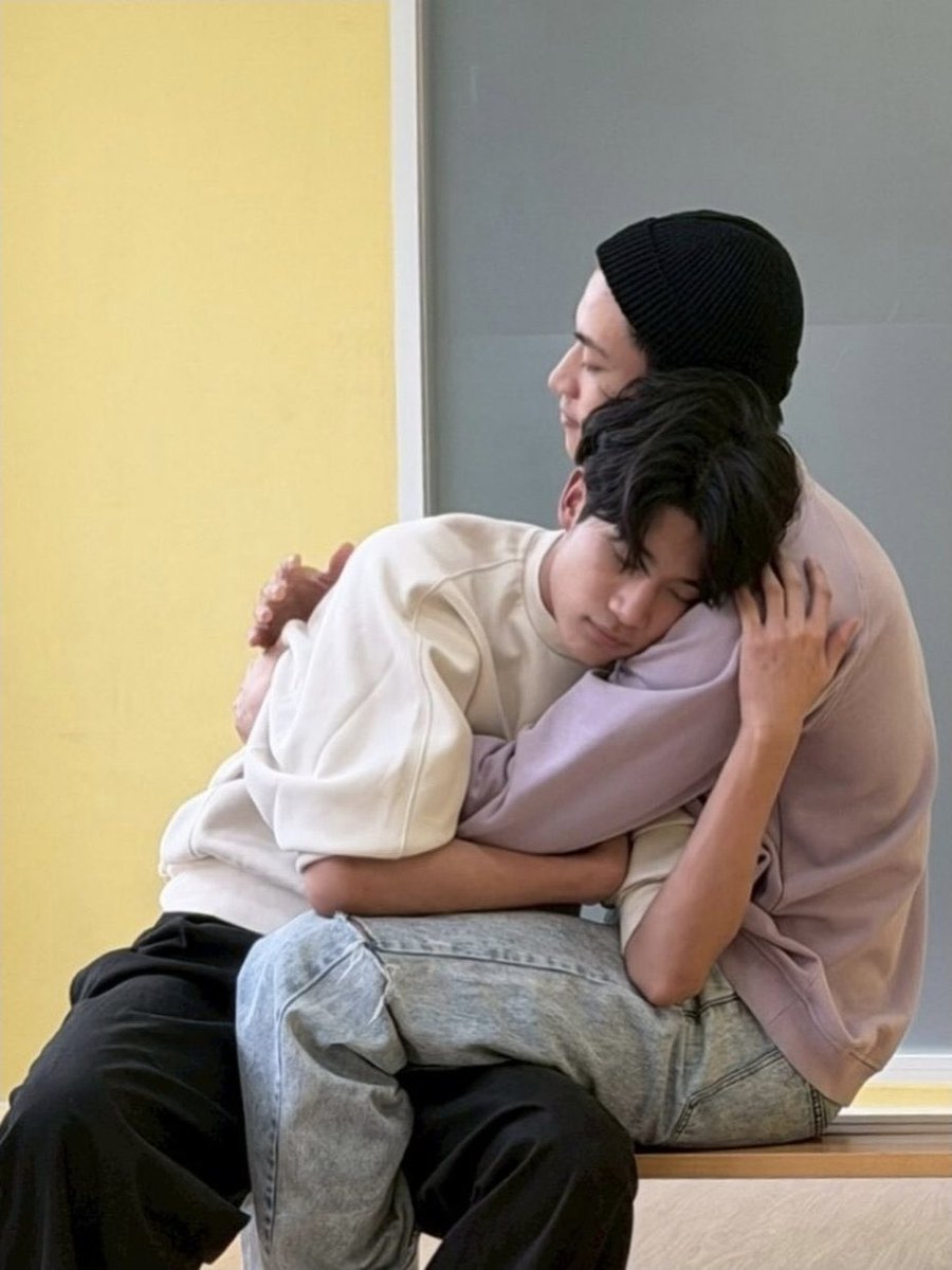 sourgrapes190's tweet photo. ตอนworkshopไม่รุ้ว่าเกิดอะไรขึ้นแต่body language ดูtrustกันมาก(เหมือนเด้กแฝด) ซึ่งตอนแสดงในอรุณรุ่งมันดูno question แบบที่น้ององศาบอกจริงๆ

#innongsa #อินองศา https://t.co/iuHToBsH3E