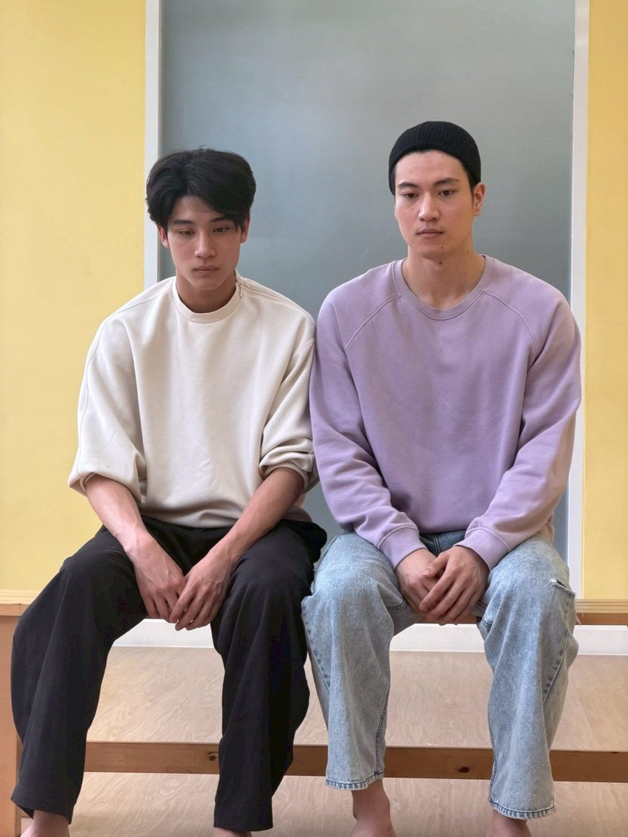 sourgrapes190's tweet photo. ตอนworkshopไม่รุ้ว่าเกิดอะไรขึ้นแต่body language ดูtrustกันมาก(เหมือนเด้กแฝด) ซึ่งตอนแสดงในอรุณรุ่งมันดูno question แบบที่น้ององศาบอกจริงๆ

#innongsa #อินองศา https://t.co/iuHToBsH3E