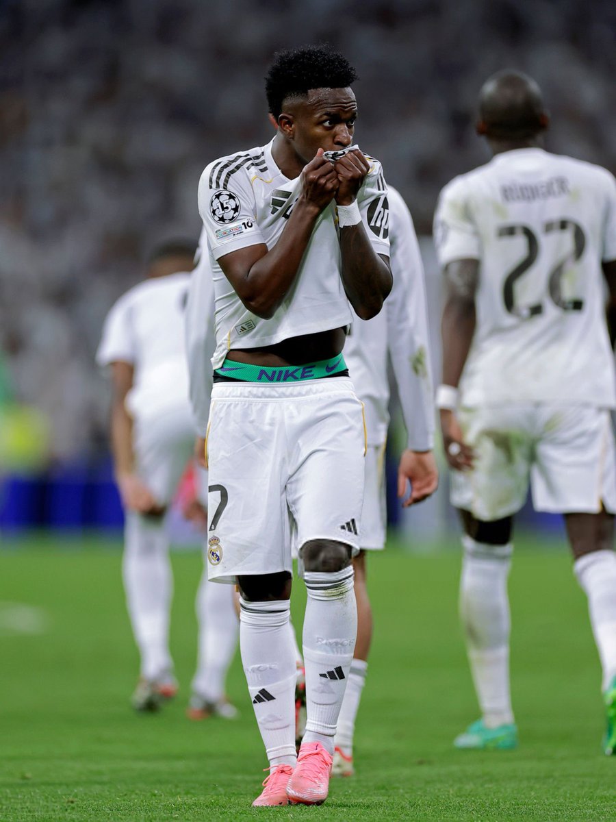 AFC__Xtra's tweet photo. 🚨NEW! 💣 

Vinicius Jnr is demanding a salary worth £470,000 per week. 🇧🇷 🪄 

Arsenal are more than capable to pay that amount.

ℹ️ @talkSPORT https://t.co/35aGdV4Esw