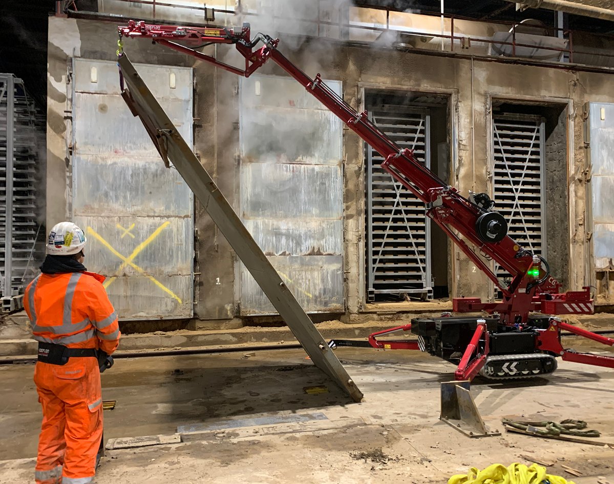 southerncranes's tweet photo. Our remote control Hoeflon spider cranes are ideal for working in areas where access is difficult - inside or outside.

📞 01403 790874
📧 sales@southerncranes.co.uk
🌐 https://t.co/SfmAus89Al

#SouthernCranes #CraneHire #ConstructionUK #Hire #Construction #PoweredAccess #Hoeflon https://t.co/YhVDcFfBr8