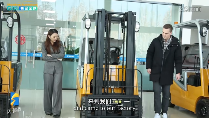 Zouping_China's tweet photo. Not long ago, Norwegian blogger Frengen spent less than $2,000 to buy a mini excavator online. He initially thought it was just a realistic toy and didn’t expect much from it. But after using it, the flexible performance truly impressed him. https://t.co/9UfDHxwDyw