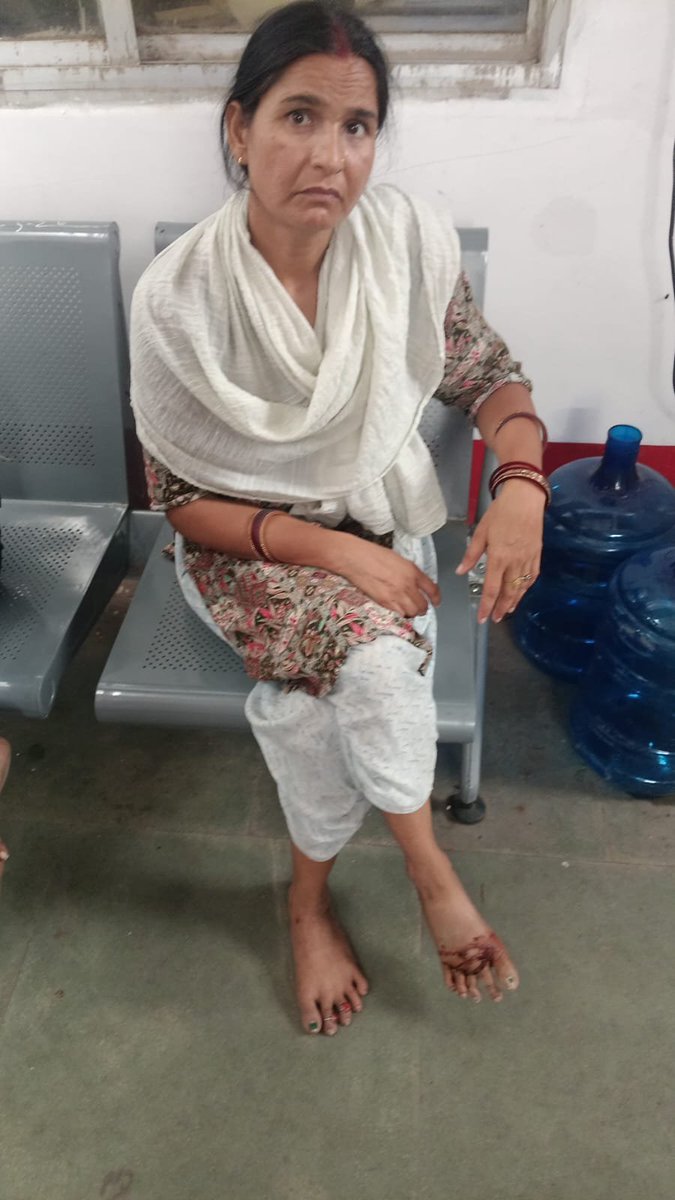 LucknowTak1's tweet photo. लखनऊ

योगी सरकार में महिला सशक्तिकरण की उड़ाई गयी धज्जियां। @wpl1090 
थाना ठाकुरगंज क्षेत्र में पड़ोसियों के विवाद ने लिया हिंसक रूप, महिला से मारपीट का आरोप @Uppolice
@lkopolice @LkoCp https://t.co/AMvNsN9R9U