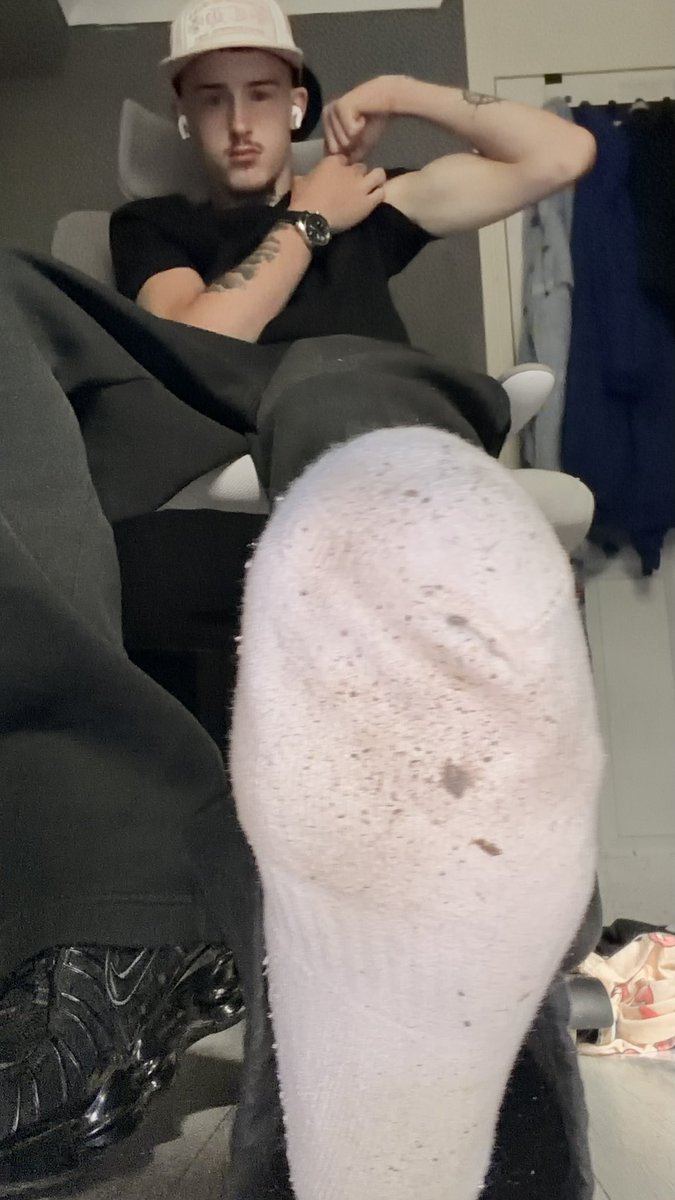 feets4Sl4ves's tweet photo. Throne is now up and running so draining you lot is in full effect 😈 https://t.co/wnD1GHjb3q