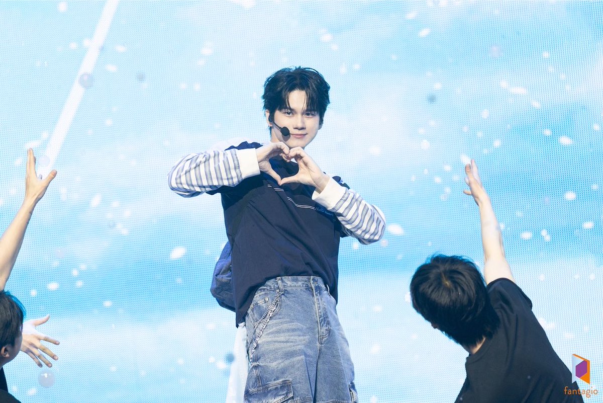 osw_brasil's tweet photo. [📰] Ong Seong Wu foi mais quente que o verão… artista completo brilha em fanmeeting solo

▶️ https://t.co/uNwLnFu3Qb

[1/2]

#옹성우 #ONGSEONGWU #위로 #WELO #레츠고옹 #LetsgoONG https://t.co/fT3nL3Asiz