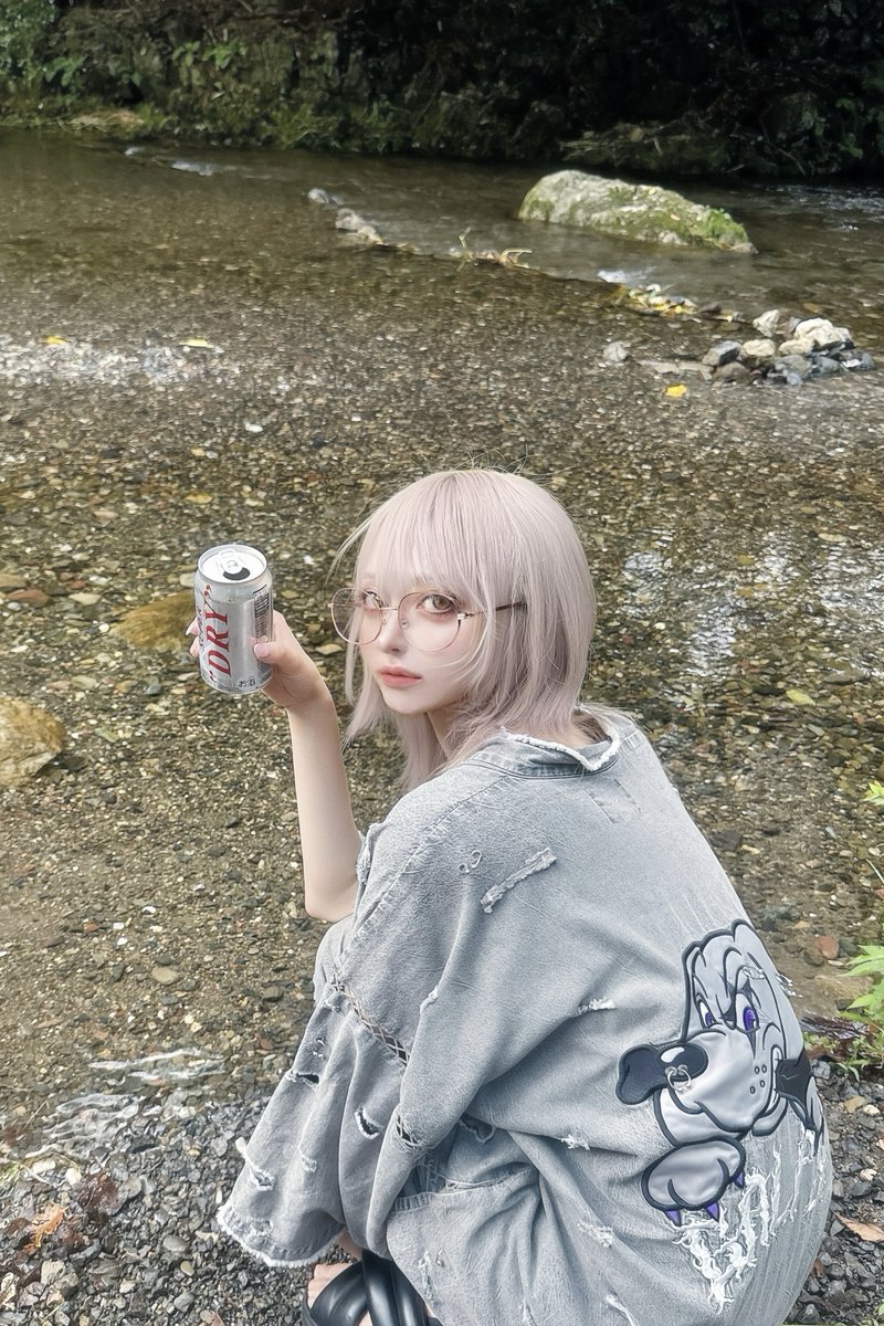 mo24yu's tweet photo. 川とビール、大人の夏休みだよ https://t.co/1yBsutvwjv