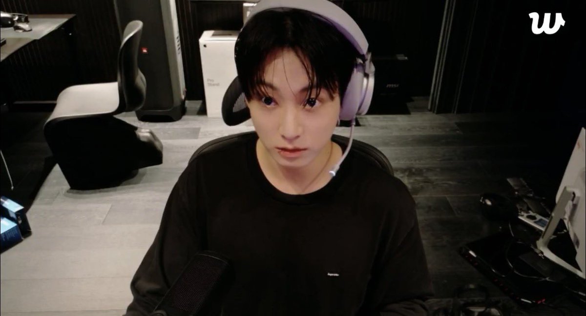 JJK_Times's tweet photo. Jungkook’s live on Weverse!

https://t.co/T0ZM8jnWpU https://t.co/RgqcWLQtbR