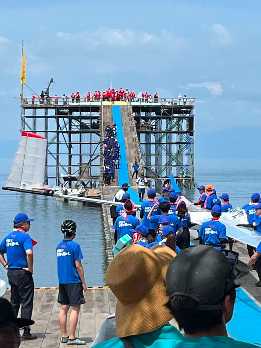 rentorabin's tweet photo. 7月25日、26日、琵琶湖で毎年を行われる鳥人間コンテストの機材を東京から琵琶湖まで4トントラックで運搬しました！
2日間共に強風のため、午後には中止になり飛べない団体もあり残念でしたが、酷暑の中、関係者の皆様、お疲れ様でした☆

レントラ便の誕生のきっかけとなった思い入れのある鳥人間コンテスト。
おかげさまで、レントラ便も今年で20年を迎えました！

ご利用頂きまして誠にありがとうございました。
尚、当日の様子は9月2日19時　日本テレビでOAされます！

#鳥人間コンテスト　#鳥人間　#鳥人間コンテスト運送運搬　#鳥人間コンテスト東京琵琶湖  #2026鳥人間コンテスト　#鳥人間コンテストトラック　#鳥人間コンテスト運送会社　#鳥人間コンテスト運搬会社　#鳥人間コンテスト東京琵琶湖