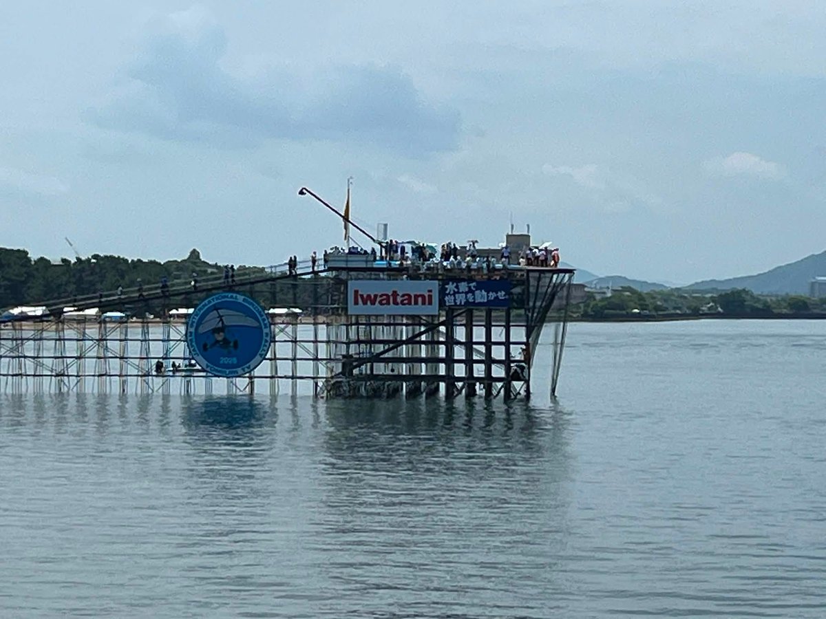 rentorabin's tweet photo. 7月25日、26日、琵琶湖で毎年を行われる鳥人間コンテストの機材を東京から琵琶湖まで4トントラックで運搬しました！
2日間共に強風のため、午後には中止になり飛べない団体もあり残念でしたが、酷暑の中、関係者の皆様、お疲れ様でした☆

レントラ便の誕生のきっかけとなった思い入れのある鳥人間コンテスト。
おかげさまで、レントラ便も今年で20年を迎えました！

ご利用頂きまして誠にありがとうございました。
尚、当日の様子は9月2日19時　日本テレビでOAされます！

#鳥人間コンテスト　#鳥人間　#鳥人間コンテスト運送運搬　#鳥人間コンテスト東京琵琶湖  #2026鳥人間コンテスト　#鳥人間コンテストトラック　#鳥人間コンテスト運送会社　#鳥人間コンテスト運搬会社　#鳥人間コンテスト東京琵琶湖