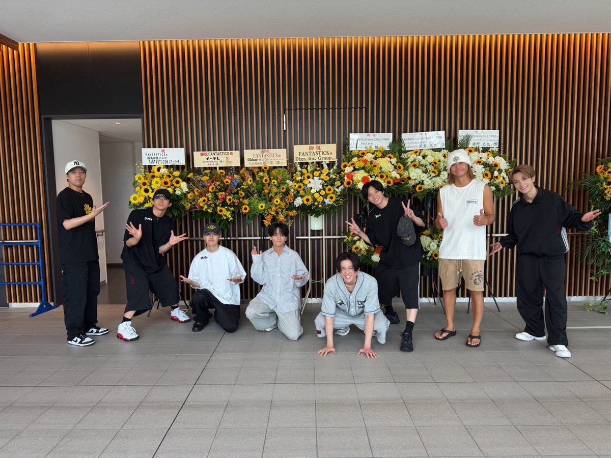 fantastics_fext's tweet photo. ⋰
𝗙𝗔𝗡𝗧𝗔𝗦𝗧𝗜𝗖𝗦 𝗟𝗜𝗩𝗘 𝗧𝗢𝗨𝗥 𝟮𝟬𝟮𝟲
"𝗦𝗨𝗡𝗙𝗟𝗢𝗪𝗘𝗥"🌻
⋱ 

有明公演にて
素敵なお花をいただきました💐

いつもありがとうございます✨

FANTASTICS一同

#FANTASTICS
#SUNFLOWER
#SF_FNT https://t.co/Vux9n1JOQZ