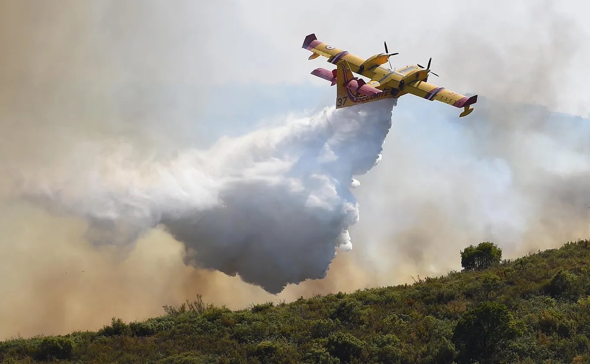 f_philippot's tweet photo. Le scandale prend de l’ampleur !
« Il n’y avait pas de Canadair ce samedi dans le Var ! » (Nice Matin)

Eh oui car seulement 5 à 7 Canadairs encore disponibles pour TOUTE la France…

C’est le tiers-monde et c’est criminel !
(cf : https://t.co/QsSl15W368)

➡️ Pourquoi les députés ne se dépêchent-ils pas de rentrer et de renverser ce gouvernement qui ment et trahit la France ?