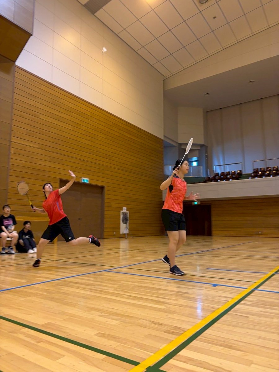 kubc2011's tweet photo. 女子ダブルスの結果をお知らせします。
《1回戦》
扇割・伊藤　2-0  高井・小島（富山大学）
渡部・西山　2-0  浅野・伊東（富山大学）
中山・笹木   1-2  牧野・大坪（富山大学）
山本・山本   0-2   近葉・木村（福井大学） https://t.co/eoWqb2CjId