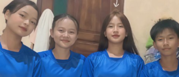 ChristinaH79881's tweet photo. Mereka kakak-adik yang sangat dekat.

https://t.co/a13udou9Dv

https://t.co/6JCC4ZEUA8

#videy #slicedrive #aceimg #twing #viral #cdn #warungeos  video2 Senin Gowa Blok M  Londo Ireng https://t.co/NWchi6j24J