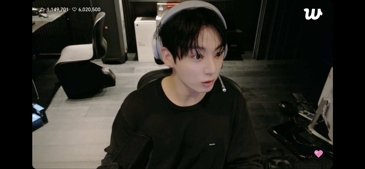 maelamargaritte's tweet photo. How can someone be so cute, handsome, and hot all at the same time? Jeon Jungkook is so dreamy. 🥺💜 https://t.co/4xe48F9Zq8