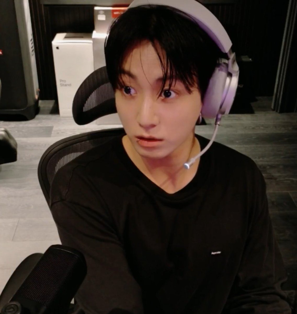 taekook𑁤 tweet media
