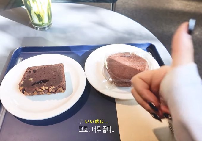 coco0902p's tweet photo. 코코좋아하는빵 전부다 초코초코인거..🍫
초코 다사드리고싶다 https://t.co/8Uf7vXwuCg