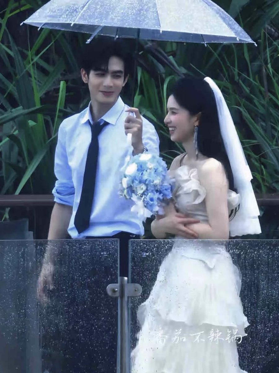crbfvs's tweet photo. chemistry is so insane, one drama is not enough #zhangjingyi #songweilong https://t.co/xb7NPVYr11