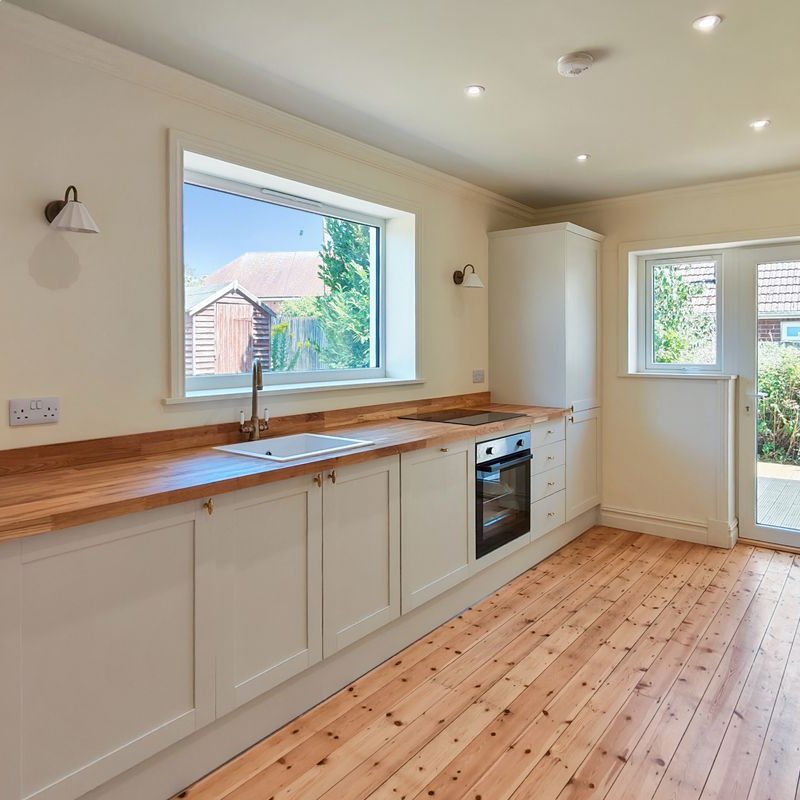WarnerGrayKent's tweet photo. Denham in Peasmarsh, East Sussex is modern, stylish, bright bungalow and ready to move into.  Contact estate agents, WarnerGray to book an appointment now. https://t.co/yS7dpjtwOr #warnergray #peasmarsh #bungalows https://t.co/hQtCtvARvK