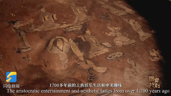 Zouping_China's tweet photo. A lacquer tray in red and black,depicting twelve figures across five scenes outlines the ethos of an era.The aristocratic entertainment and aesthetic tastes from over 1,700 years ago spring vividly to life before our eyes.Shining Treasures of China reveals the secrets for you! https://t.co/jqyeMAzXBF