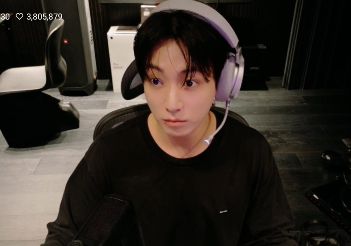 B061307's tweet photo. he is so adorable my baby https://t.co/9YBlmm4x8c