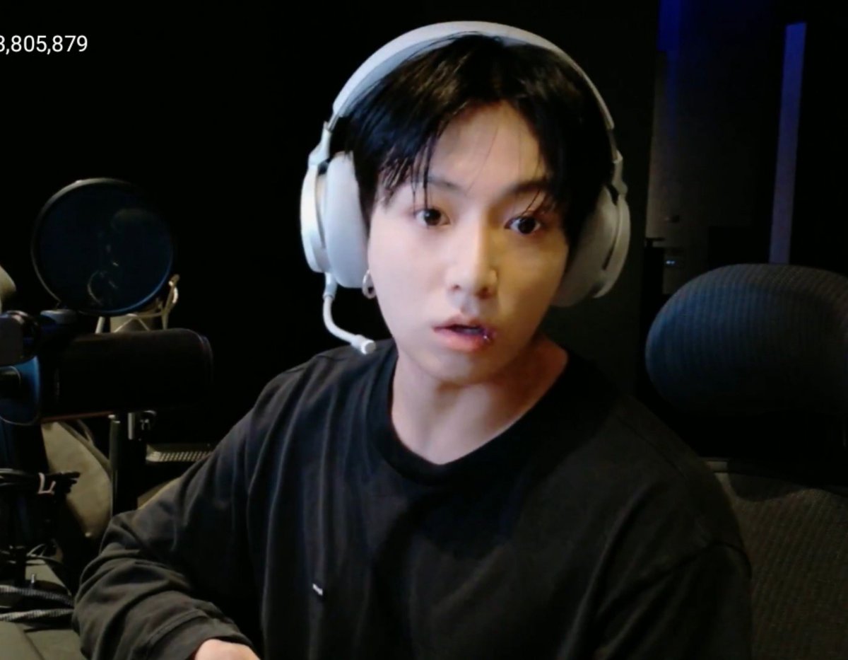 B061307's tweet photo. he is so adorable my baby https://t.co/9YBlmm4x8c