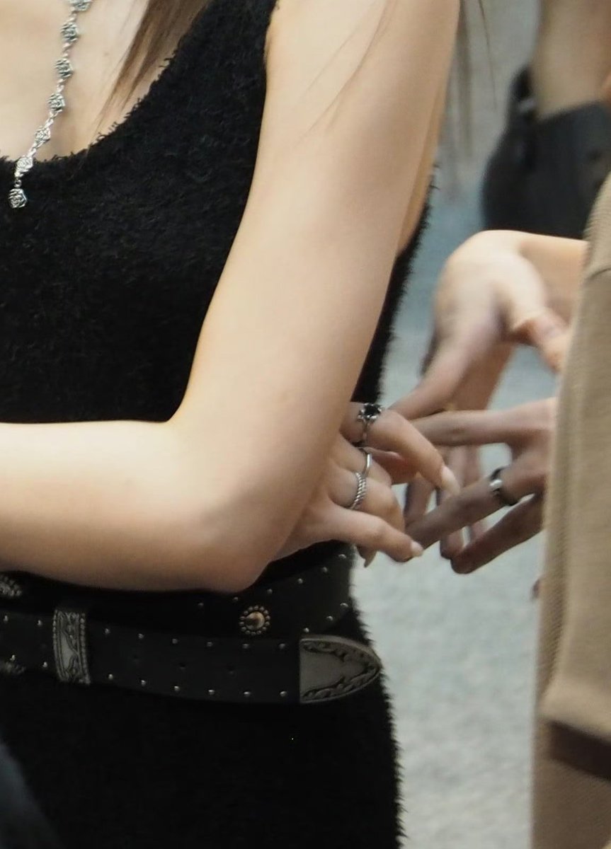 mmyyszd4991's tweet photo. If you two wanna hold hands, just do it openly!👀😋

#ลูกหมีซอนญ่า #LMSY 
#SonyaSaranphat 
#LMlookmhee https://t.co/ownj0tOQNd