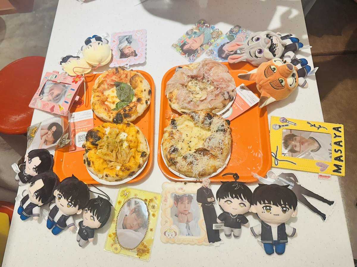 catcat_INI's tweet photo. 昨日は聖地巡礼と焼肉MINI会🍕🍫🥩♡ https://t.co/OLuKWvaHoL