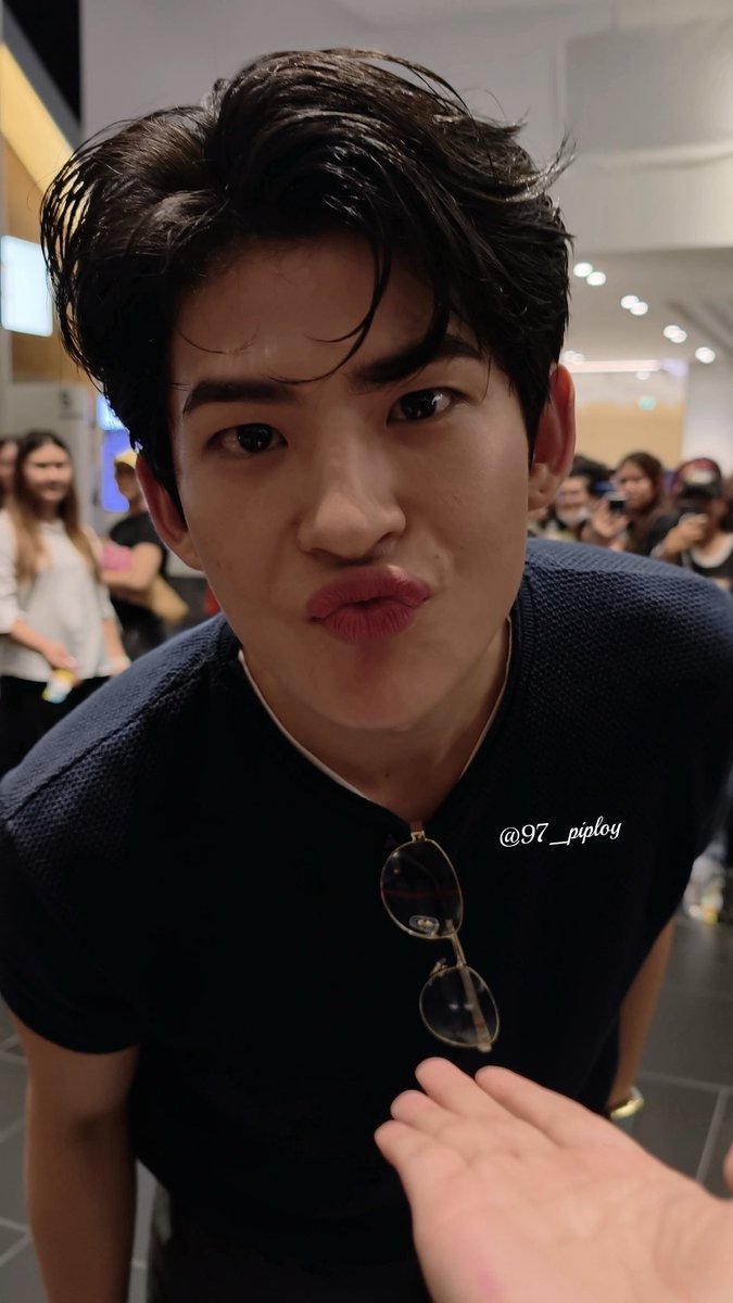 97_piploy's tweet photo. ตร้ายไปปปปแล้ว 😭 ไม่ได้เจอกันนาน เลย @mmarkpkk 
#งานมหกรรมนิยายนานาชาติ2026xMarkOhm
#mmarkpkk https://t.co/HIGxp7L5Fd