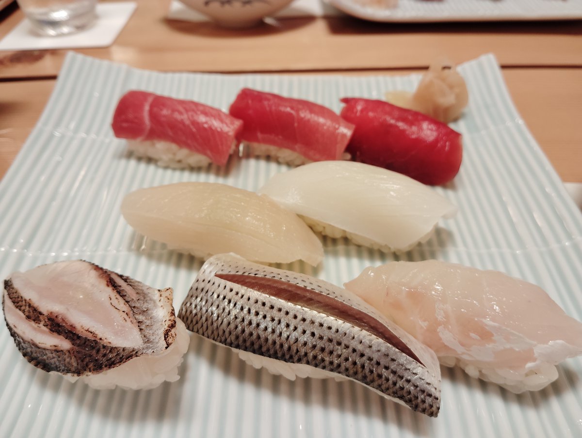 shonokun0603's tweet photo. 溜池山王にある「鮨 一新」がすごかった！

銀座のミシュラン2つ星「鮨 かねさか」系列のお寿司が、会員6,600円（非会員9,900円）で味わえる関東ITソフトウェア健康保険組合の限定店

コースは一品料理から握り8貫、うにいくら小鉢、選べる巻物まで充実。予約枠は会員限定だが、同行者は非会員でもOK！ https://t.co/Rim0rky46r