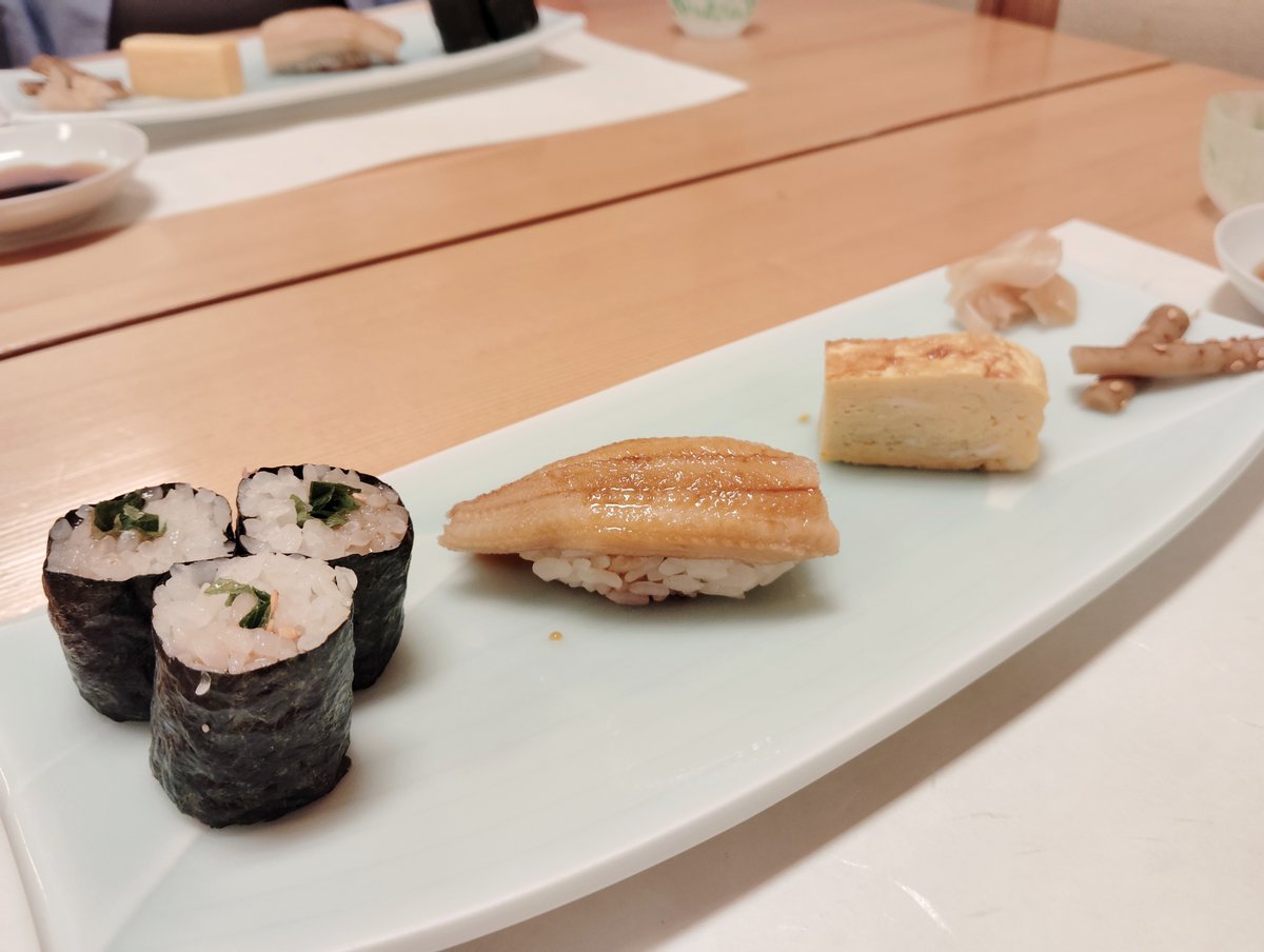 shonokun0603's tweet photo. 溜池山王にある「鮨 一新」がすごかった！

銀座のミシュラン2つ星「鮨 かねさか」系列のお寿司が、会員6,600円（非会員9,900円）で味わえる関東ITソフトウェア健康保険組合の限定店

コースは一品料理から握り8貫、うにいくら小鉢、選べる巻物まで充実。予約枠は会員限定だが、同行者は非会員でもOK！ https://t.co/Rim0rky46r