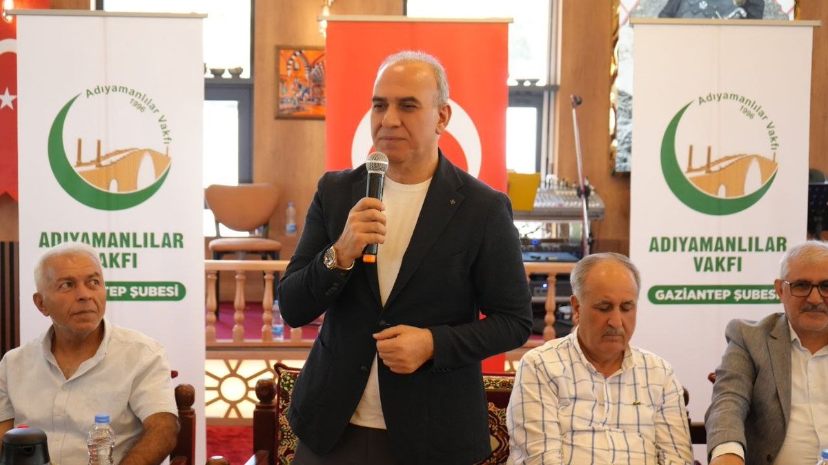 AdiyamanVakfi's tweet photo. Genel Başkanımız Sayın Hasan Göksu, Mütevelli Heyet Üyelerimiz ve Yönetim Kurulu Üyelerimiz, Gaziantep Şube Başkanlığı görevine atanan Sayın Vakkas Demir ve yönetimine hayırlı olsun ziyaretinde bulunmak üzere Vakfımızın Gaziantep Şubesini ziyaret ederek Şube Başkanımız ve yönetimiyle bir araya geldiler.
Ziyaret kapsamında Vakfımızın çalışmaları, Gaziantep Şubemizin faaliyetleri ve önümüzdeki döneme ilişkin hedefler hakkında karşılıklı değerlendirme ve istişarelerde bulunuldu.
Nazik ev sahiplikleri ve misafirperverliklerinden dolayı Gaziantep Şube Başkanımız Sayın Vakkas Demir ve yönetimine teşekkür eder, görevlerinde üstün başarılar dileriz.