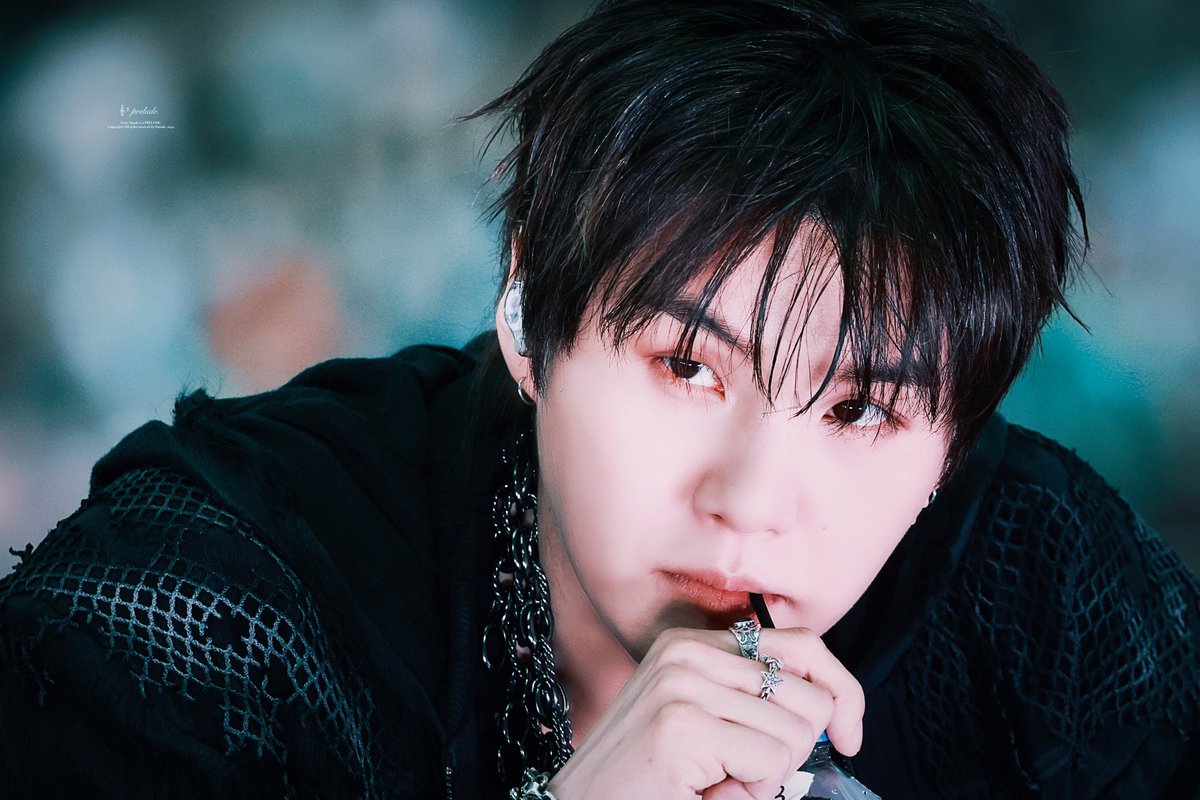 yoni_nai's tweet photo. 2026. 07. 27🐱🪷
Daily Tweet for BTS SUGA
Brand Reputation Project   

모든 것에 지치는 하루
너를 보며 힘을 내본다
   
WE LOVE YOU YOONGI 
WE ARE PROUD OF YOU YOONGI  
#SUGA #슈가 #AgustD #민윤기 
#YOONGI #BTSSUGA #방탄소년단슈가
@BTS_twt https://t.co/2sM1sYYqAY
