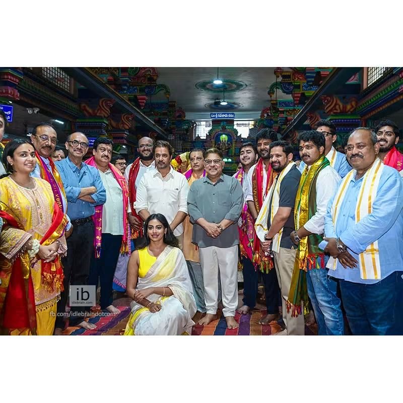 MadhuriDaksha's tweet photo. బ్లాక్‌ బస్టర్‌ 'బ్లాస్ట్ జోన్' తర్వాత 'పొలిమేర' ఫ్రాంచైజీలోకి యాక్షన్ కింగ్ అర్జున్.. ఘనంగా ప్రారంభమైన 'పొలిమేర 3'

#ArjunSarja #Polimera #Kollywood #NewProject #Polimera3 https://t.co/1EcE0PHSDp