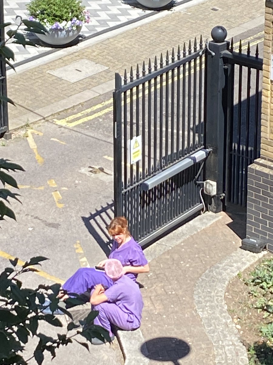 ELIXIRMAGAZINE's tweet photo. After recently seeing 2 nurses from the Care Fertility Clinic near Regents Park dumping clinical/commercial refuse in our apartment bins - 2 more are now sitting on the kerb outside smoking in their clinical scrubs. Very hygenic in a clinic NOT! @Care_Fertility @HEFA https://t.co/G4cNUGk8w2