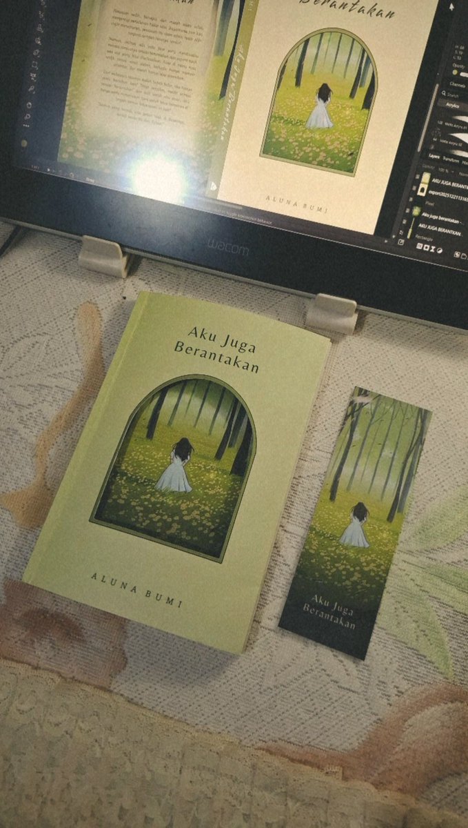 juniblue_'s tweet photo. Book cover illustration commission ✨️
Title : Aku Juga Berantakan 
Author : Aluna Bumi
Publisher : Penerbitkita
Self-improvement book 

Senang sekali dikirimin bukunya 🫶
Versi cetaknya cantik sekali~ https://t.co/KACzNPLZkZ