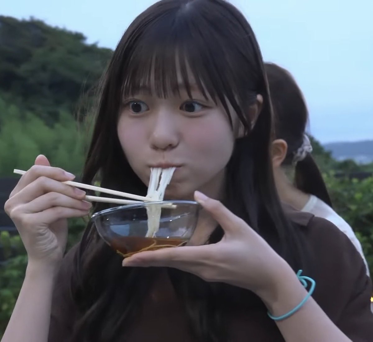 shinngodzilla's tweet photo. 流しそーめんモグモグ陽子ちゃん可愛い
#日向坂46大納涼会 #正源司陽子 https://t.co/HCpjVfZz9U