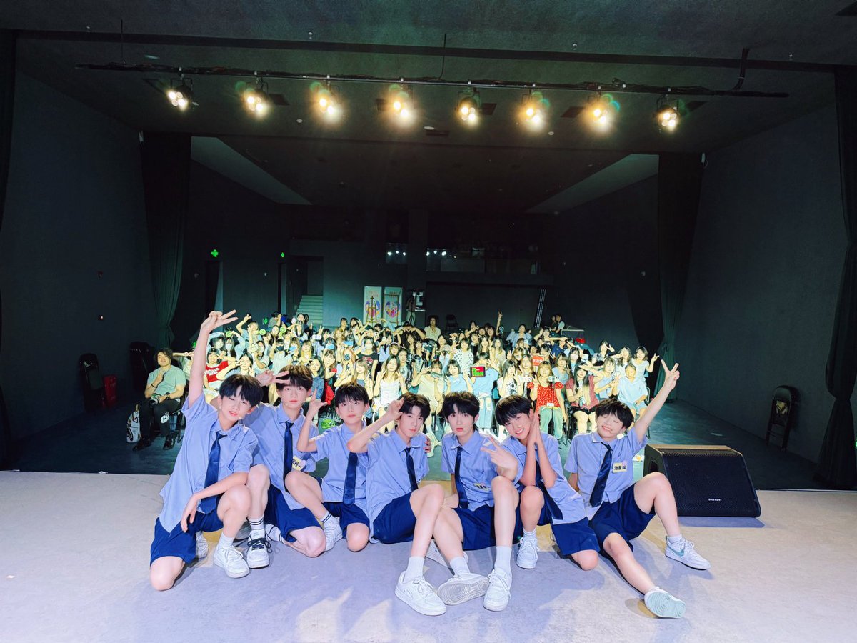Pimmie_hothead's tweet photo. น้องอี้อานใส่ชุดนักเรียนไทยอ่า  🥺

#โรงเรียนมัธยมอี้อาน #易安中学 #YiAnMiddleSchool https://t.co/zcY7Zqcb6a