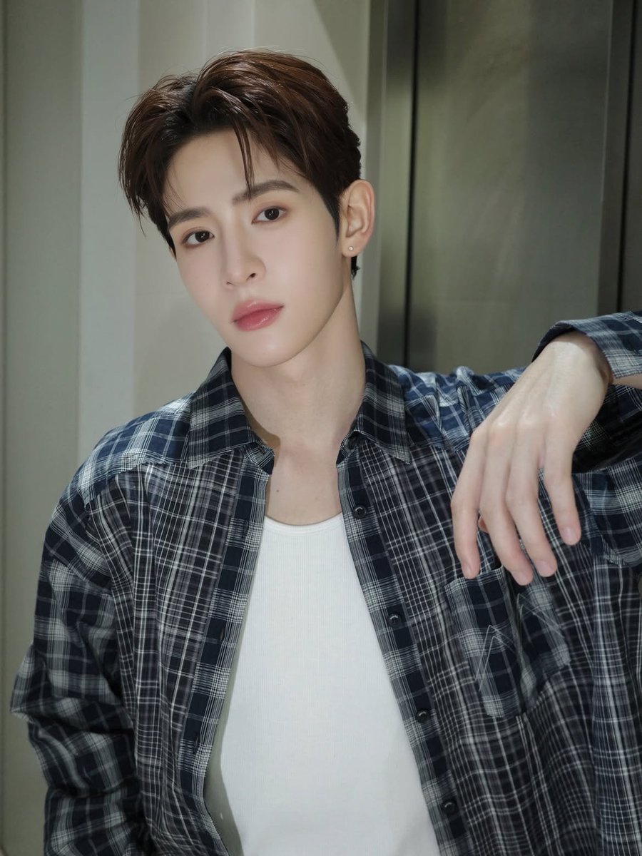 icecafemocha07's tweet photo. Handsome Daddy 🥰🥰

#JamesSu #JSY 
cr. https://t.co/cmA8T8aox2 https://t.co/gcrbpSanZv