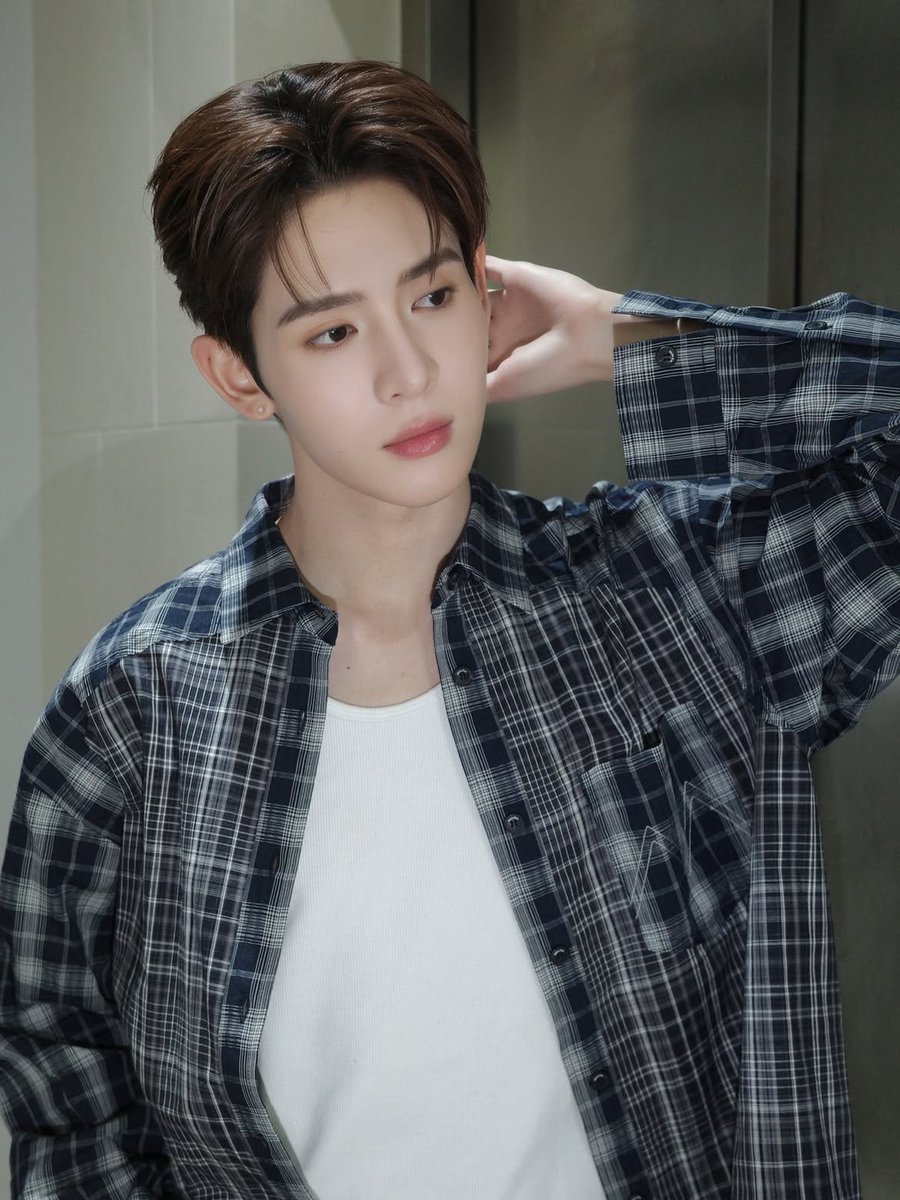 icecafemocha07's tweet photo. Handsome Daddy 🥰🥰

#JamesSu #JSY 
cr. https://t.co/cmA8T8aox2 https://t.co/gcrbpSanZv