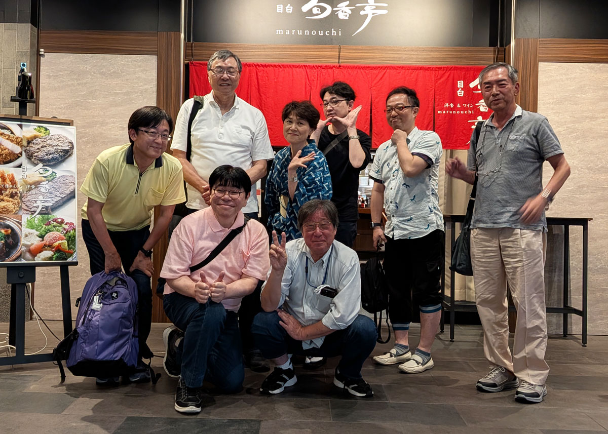 kitagawa0216's tweet photo. 昨26日の #ウルトラクイズ 復活SP に過去のクイズ王たちの姿も映りました。すでに鬼籍に入った松尾さん、宗田さん、高橋さんの姿もあり、どのクイズ王も若くてはつらつとしていました。こちらは今月のクイズ王たちの姿です。はつらつとしているつもりですが、誰が誰だかわかりますか。 https://t.co/pEaIPryD6c