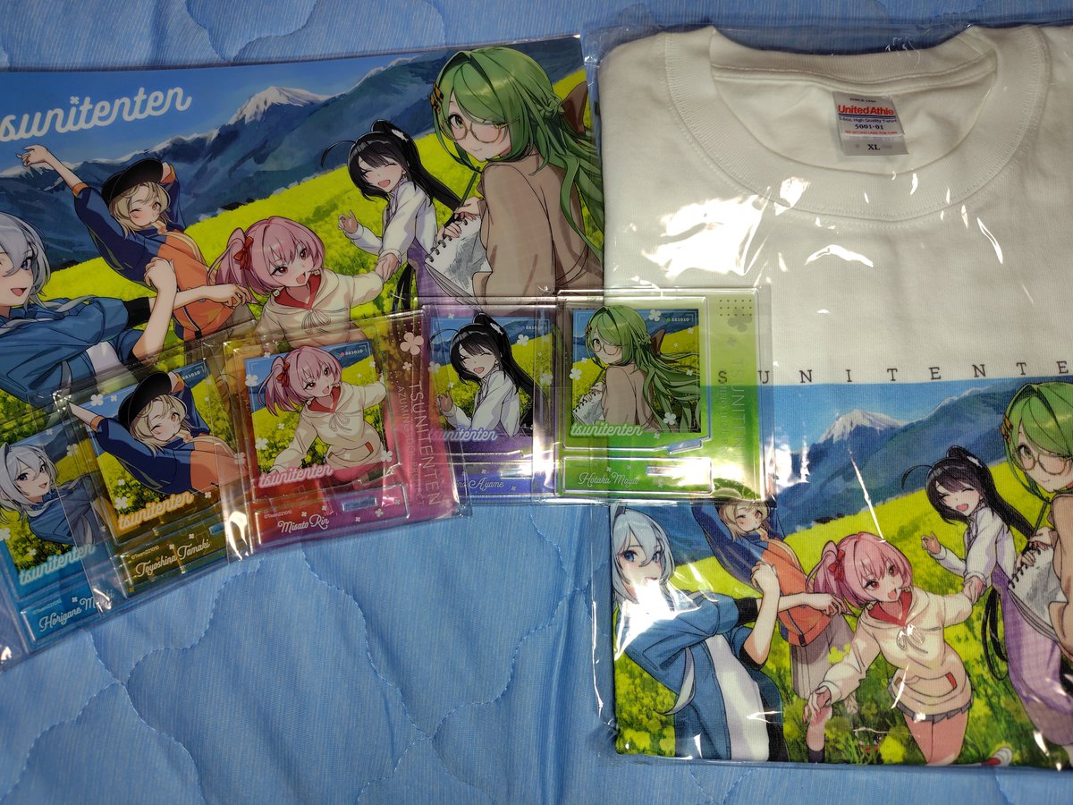 azuminotomie's tweet photo. 信濃の国Tシャツ届いたよ😄
箱持った瞬間、重！って思ったら、アクスタ全種買ったの忘れてた。みんな可愛いけど、見返りまゆちゃんが、なんかいい💕
#つにてん https://t.co/1emxgXpIRJ