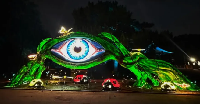 ShenyangChina's tweet photo. Tourism in Shenyang: The Muguang Forest Tour at the Shenyang Botanical Garden reopened on July 25, unveiling a new all-day park experience. From daytime exploration to enchanting summer evenings, visitors can immerse themselves in the magic of the forest and enjoy a brand-new night tour experience under the lights.