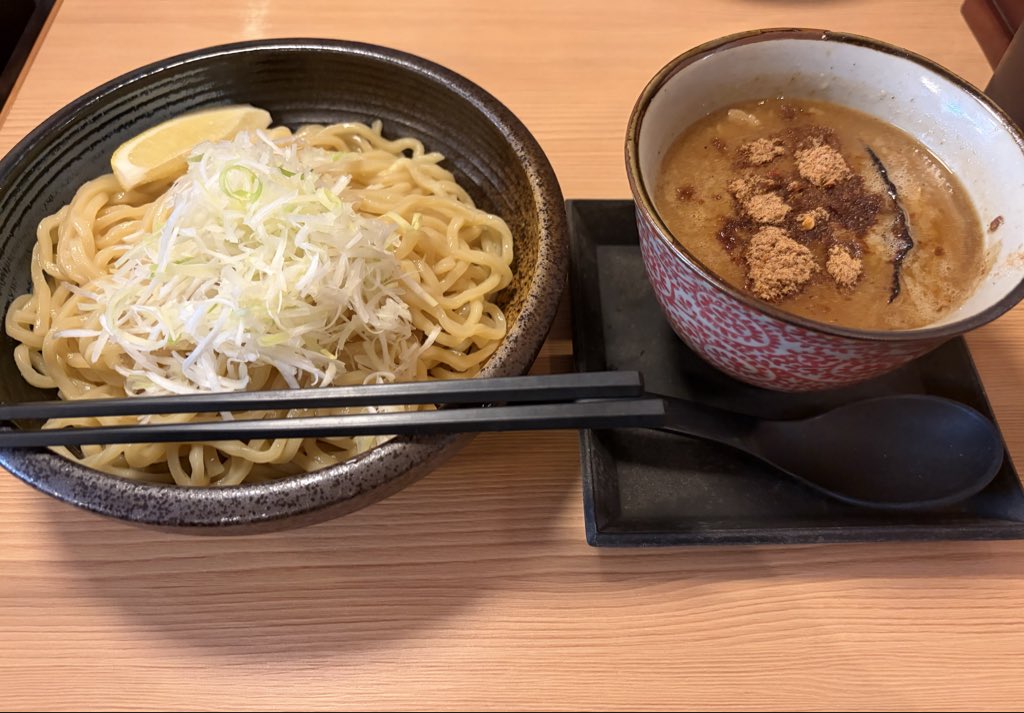Relo_yo's tweet photo. 夕飯は、戸みら伊（とみらい）のつけ麺。ご馳走様！
写真は少しずつ上達する。ご馳走様！ https://t.co/2J7Gk7fcID
