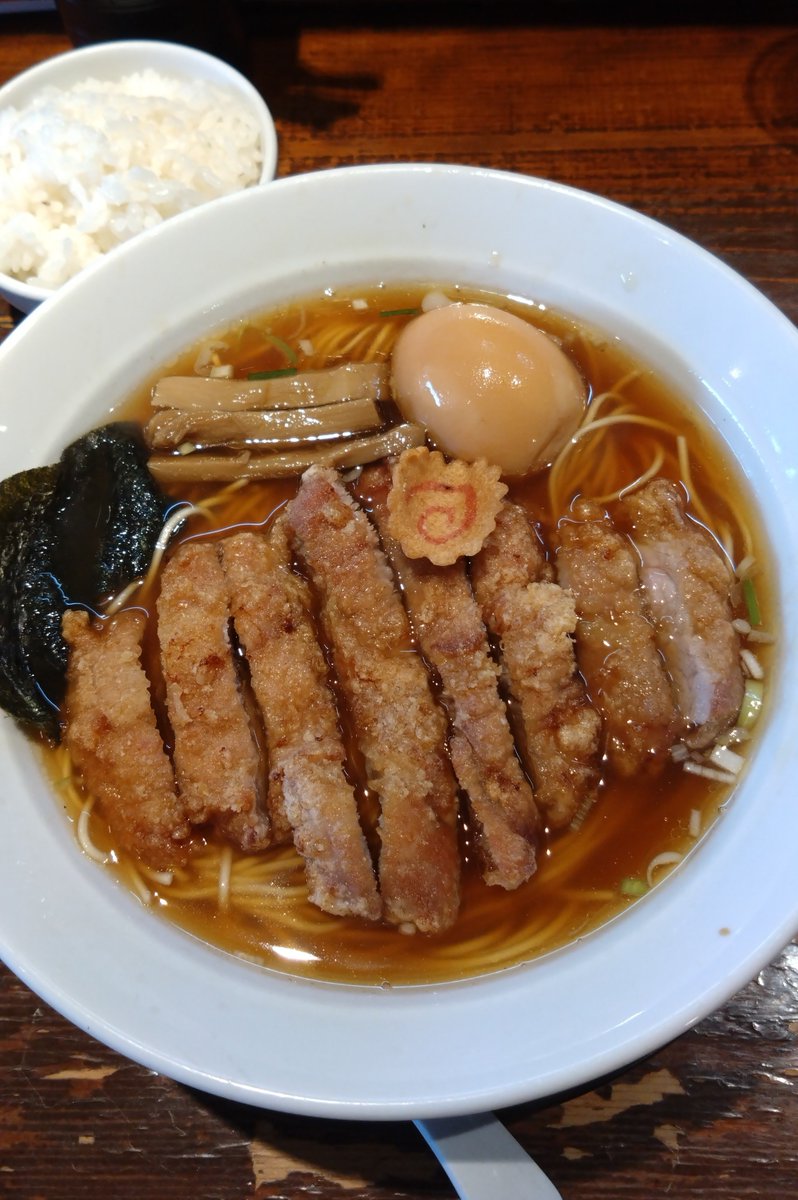 kaze0123's tweet photo. 客野製麺所　金沢市西都

🍜中華パーコーめん（濃口）+煮玉子

濃口醤油はコクと煮干しの旨さ😃上品な薄口とは違い醤油をしっかり感じる一杯✴️
夏季限定の冷やぶっかけも人気で注文するお客さん多し⤴️ https://t.co/3UlmBAy6n2
