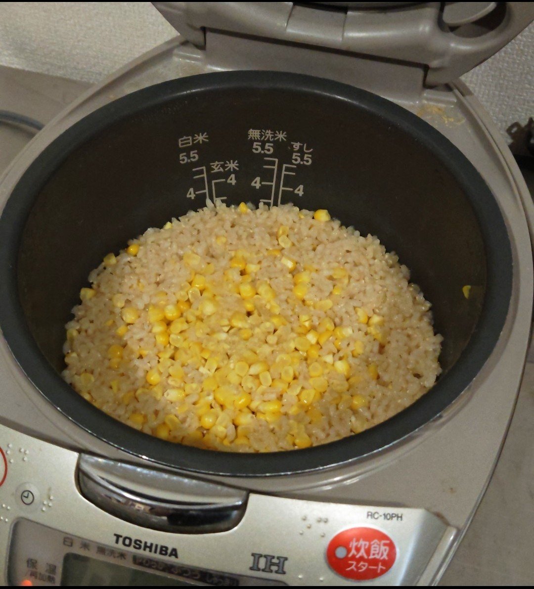 someldino's tweet photo. 夏なので、とうもろこしの炊き込みご飯にした🌽
バターがめっちゃ合う https://t.co/OXsIn4YD6S