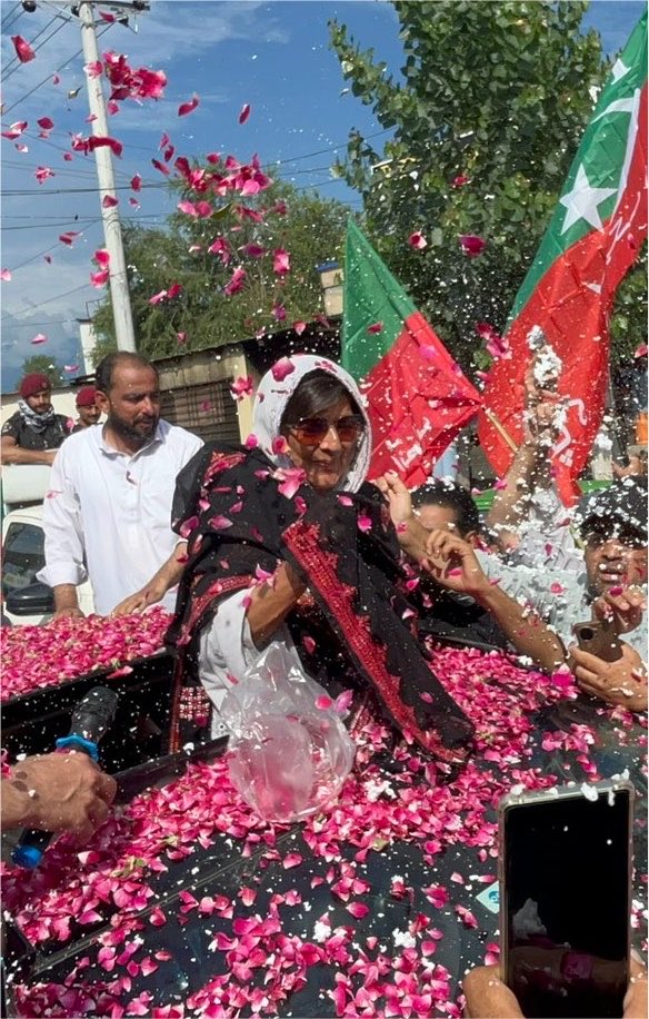 tayyabarajah's tweet photo. تُو صنفِ آہن۔ 🇵🇰

@Aleema_KhanPK ♥️👏🏻👏🏻 https://t.co/HzroFmtxh5