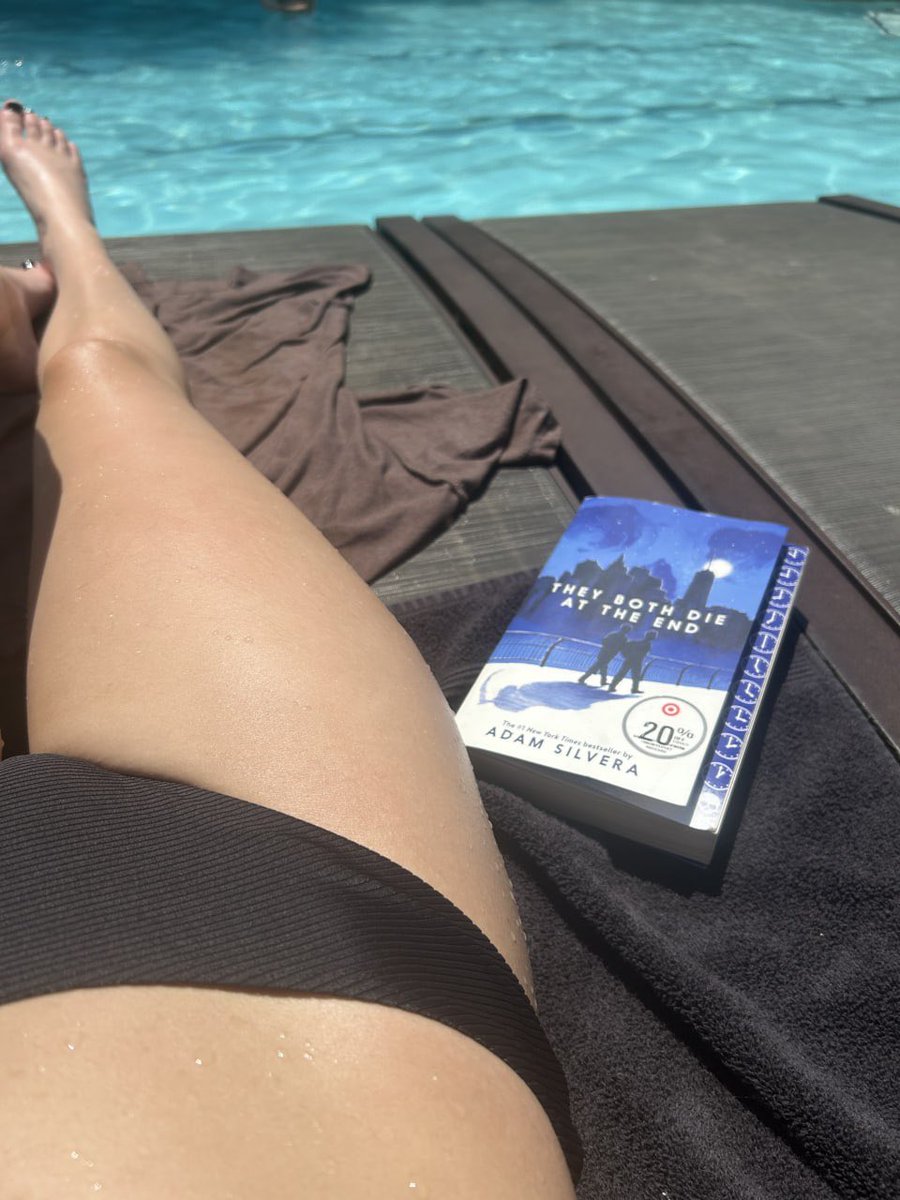 AerisVale_'s tweet photo. what’s your current read? https://t.co/PmA1BkT5TI