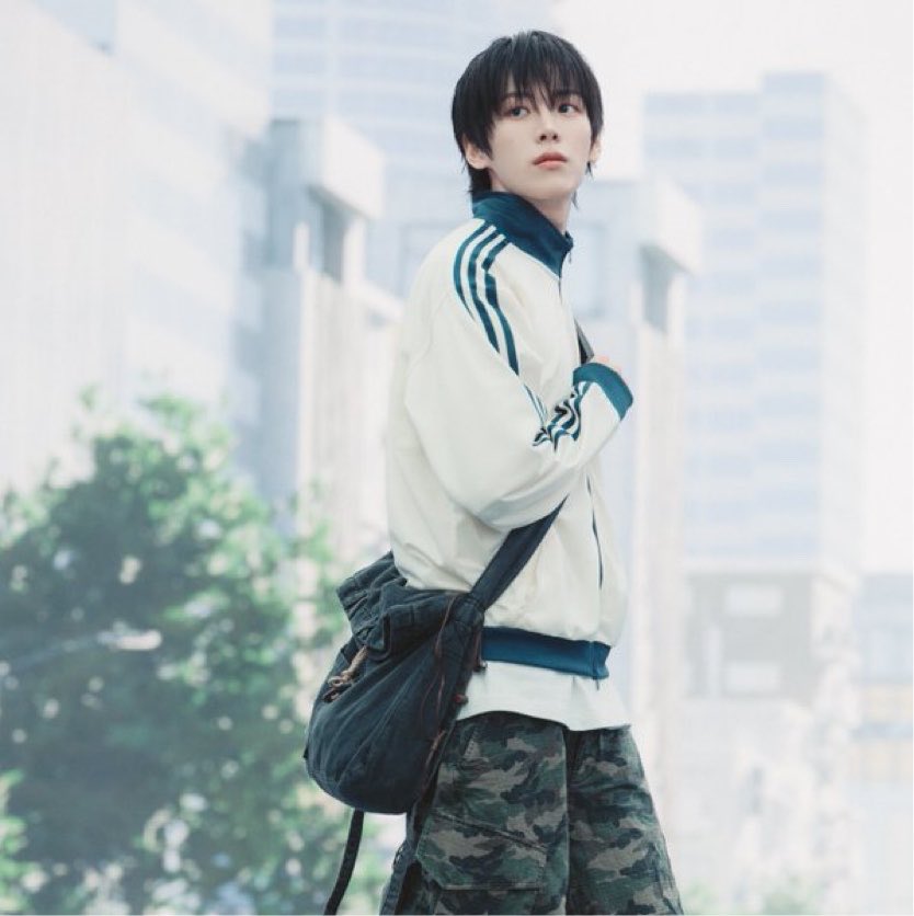 hsizqt's tweet photo. やっぱりこのビジュ大好きすぎる♪
このビジュの封入絶対無限回収🏃🏼‍♀️ https://t.co/MpxNhracw8