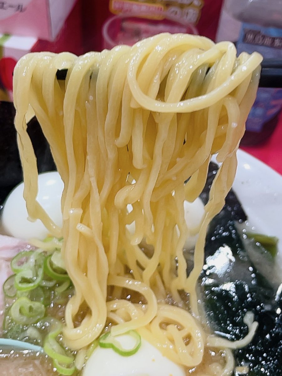 chierry_menmen's tweet photo. かいざん 西船橋

ラーメン🍜 カタメ コイアジ
半ライス
黒い烏 (外自販機

ＴＰ
海苔
たまご🥚
たまご🥚
たまご🥚
たまご🥚
たまご🐤
たまご🥚

でよろしかったで昇華？？？！👀
…って言われませんでした😂
かいざん三銃士の助っ人さんが居ませんでしたァ居ませんでしたァ居ませんでしたァw
意味不

チャーシューはアブラオ部分🐷
肉厚ブリジュワのトンテキStyle🌈
今日も万点の厚みと旨み☺️

麺とスープのマッチングが最強すぎて
麺全体が旨汁吸ってるようでハイパー美味✨️

たまごっちはブランドたまご🥚🌈
カチ玉でもゆる玉でも丸呑み叶姉妹
意味不

まじで最近美味くなってると思う☺️
いや、昔っから美味いんだけどね？！🌈

ご馳走様でした🌾🌾🌾