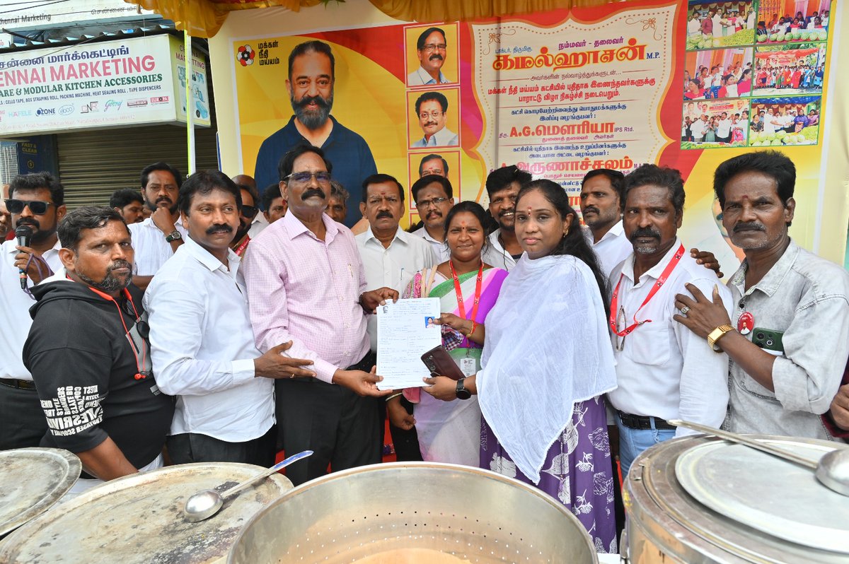 maiamofficial's tweet photo. திரு.வி.க நகர் மநீம மாவட்டத்தில் கட்சிக் கொடியேற்றி, பொது மக்களுக்கு நலத்திட்ட உதவிகள் வழங்கும் நிகழ்வு.

மக்கள் நீதி மய்யம் தலைவரும், மாநிலங்களவை உறுப்பினருமான திரு. கமல் ஹாசன் @ikamalhaasan அவர்களின் வழிகாட்டுதலின்படி, 

சென்னை மண்டலச் செயலாளர் திரு. மயில்வாகனன் @imayilvagan அவர்கள் ஆலோசனையின்பேரில்,

திரு.வி.க நகர் மநீம மாவட்டத்தில் கட்சிக் கொடியேற்றப்பட்டு, பொது மக்களுக்கு நல உதவி திட்டங்கள் மற்றும் புதியதாக கட்சியில் இணைந்த உறுப்பினர்களுக்கு பாராட்டு விழா நடைபெற்றது.

திரு.வி.க நகர் மநீம மாவட்டச் செயலாளர் திரு. V.உதயகுமார் @udayakumarmnm அவர்கள் ஏற்பாட்டில்,

கட்சியின் துணைத் தலைவர் திரு A.G.மௌரியா IPS (Rtd) @MouryaMNM அவர்கள் கட்சிக் கொடி ஏற்றி வைத்து, பொதுமக்களுக்கு இனிப்புகளும், 40-க்கும் மேற்பட்ட புதிய உறுப்பினர்களுக்கு அடையாள அட்டையும் வழங்கிச் சிறப்புரையாற்றினார்.

நற்பணி அணி மாநில ஒருங்கிணைப்பாளர் திரு. G.நாகராஜன் @GuruswamyNagar2 அவர்கள் பொது மக்களுக்கு அறுசுவை உணவுகளை வழங்கினார். 

இந்நிகழ்வில் கட்சியின் மாவட்டச் செயலாளர்கள் திரு. மாறன், திரு. தேசிங்கு ராஜன், திரு. சீனிவாசன், மாவட்டத் துணைச் செயலாளர்கள் திரு. K.T.வெங்கடேசன், திரு. கணேசன், மாவட்ட பொருளாளர் திரு. ஆனந்த், நகரச் செயலாளர்கள் திரு. வேலா, திருமதி. ரேவதி, திரு. ரமேஷ், திரு. கமல் தரம் குமார், திரு. தண்டபாணி, திரு. டில்லி மகாராஜா, திரு. ராஜேந்திரன், திரு. ராவ், அணிகளின் அமைப்பாளர்கள் திரு. ரகு, திரு. T.R.சதீஷ், திரு. மாடசாமி, திருமதி. அமிர்த மோகனா, திரு. N.G.மாறன், வட்டச் செயலாளர்கள் திரு. பிரசாந்த், திரு. மஜித், திரு. துரைராஜ், திரு. சண்முகம், திரு. சீனிவாசன், திரு. கிருஷ்ணமூர்த்தி, திருமதி. விமலா ரோஸி, திரு. கார்த்தி, திரு. ஏகாம்பரம், திரு. சிங்கர் சுரேஷ், திரு. மைக்கேல், கிளைச் செயலாளர்கள் திரு. கணேஷ் குமார், திரு. ஆனந்த் பாபு, திரு. ராஜா ரகுமான், திருமதி. கீர்த்தனா, திருமதி. நளினி, திரு. பன்னீர்செல்வம், திரு. பாலா, திரு. நித்தியானந்தம், திரு. கமல் முரளி, திரு. செல்வமதி, திருமதி. மங்கையர்கரசி, திரு. சுப்பையா, திரு. ஜஸ்டின், திரு. ஜெயக்குமார், திருமதி. சுஜாதா, திரு. பொற்பாதம், திரு. சார்லஸ், திருமதி. ஜானகி, திரு. முருகன், திரு. விஜயகுமார், திரு. கோபி, திரு. பாலகுரு, திரு. சண்முகஹாசன், திரு. காதர் பாய், திரு. ரஜினி, திருமதி. செல்வி, திருமதி. விஜயலட்சுமி ஆகியோருடன் உறுப்பினர் திரு. கோமகன் உள்ளிட்ட மாவட்ட, பகுதி, வட்ட, கழக நிர்வாகிகள் மற்றும் பொதுமக்கள் கலந்து கொண்டு சிறப்பித்தனர்.

#KamalHaasan
#KamalHaasan
#MakkalNeedhiMaiam