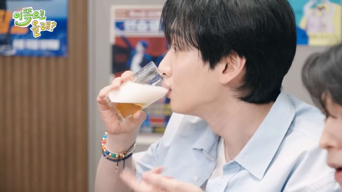 e_hxrry's tweet photo. 260727 이쪽으로올래
🐰 진짜 맛있다 거품이 진짜 부드럽다 👍
#은혁 #EUNHYUK
혁재 원샷 😆 잘마신다ㅋㅋ https://t.co/d4VckH4mOn